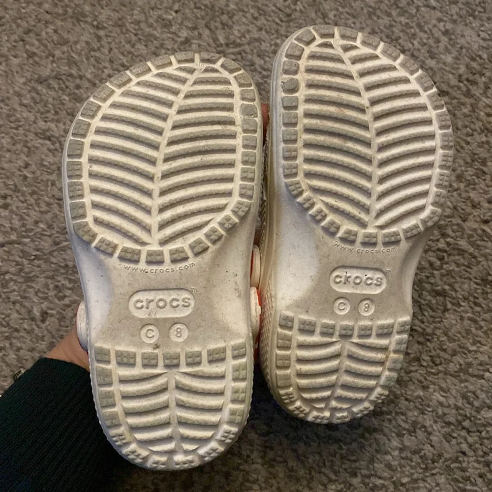 Toddlers Minnie Mouse crocs - Picture 3 of 5